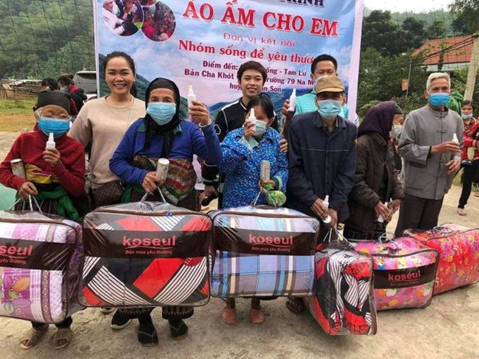 Lan tỏa yêu thương cùng chương trình “Áo ấm cho em”