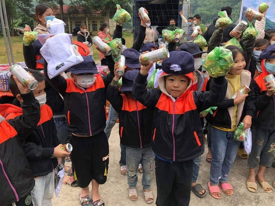 Lan tỏa yêu thương cùng chương trình “Áo ấm cho em” 3 anh hoat dong 3