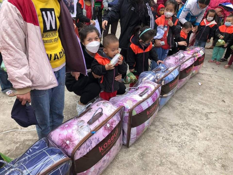 Lan tỏa yêu thương cùng chương trình “Áo ấm cho em” 2 anh hoat dong 5