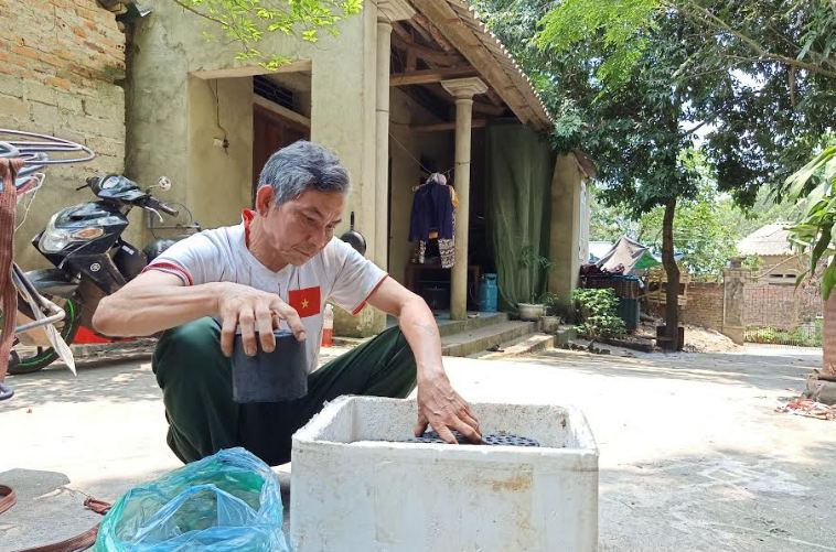 Gặp “vua biệt dược” chữa bệnh ung thư ở miền Tây Thanh Hóa: “Biệt dược” chữa ung thư phổi 2 congly vn gap vua biet duoc chua benh ung thu o mien tay thanh hoa bai 3 biet duoc chua ung thu phoi hinh anh11515657620