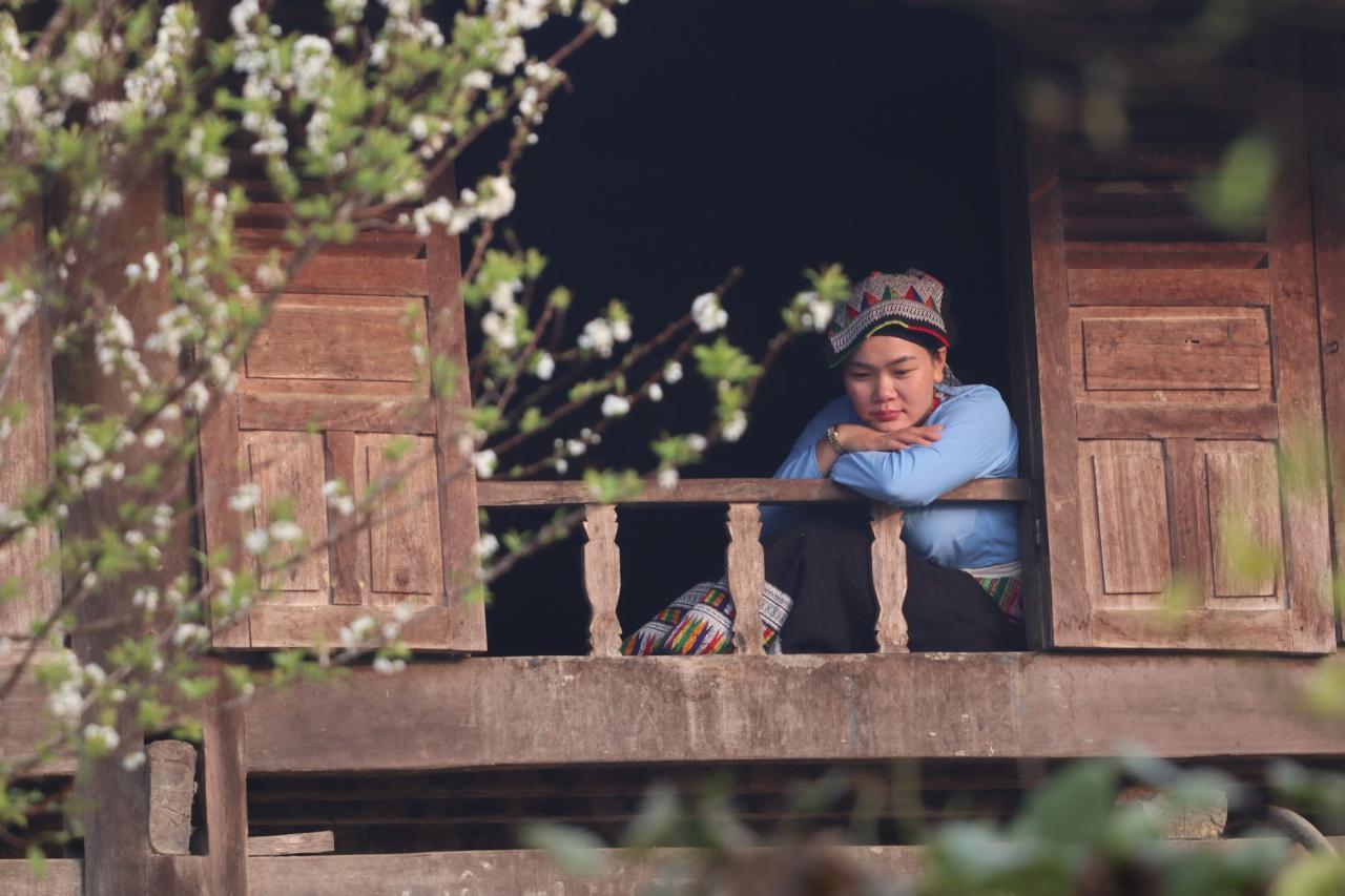 Nữ y sĩ người dân tộc Thái nạp năng lượng cho bản thân từ hoạt động cộng đồng